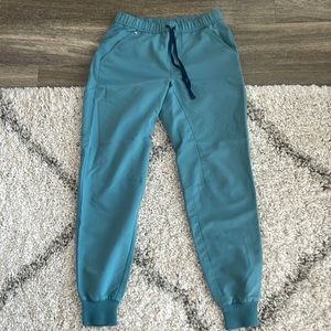 Men’s figs, scrub bottom, joggers style, size small